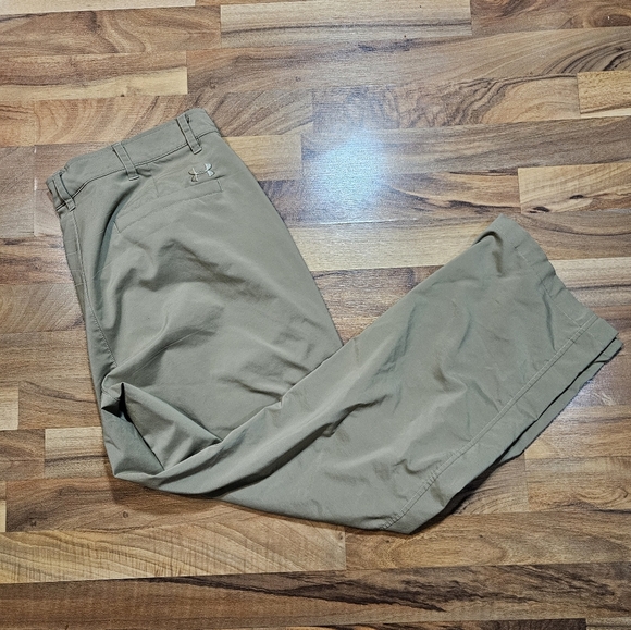 Under Armour Men’s Khaki Pants Size 40x30 Loose Fit Stretch Performance - Picture 1 of 6
